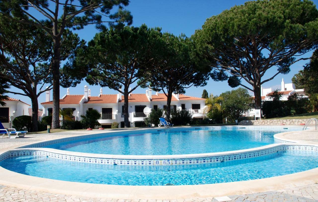 3 Bed Lakeside Village Quinta Do Distrikt Faro
